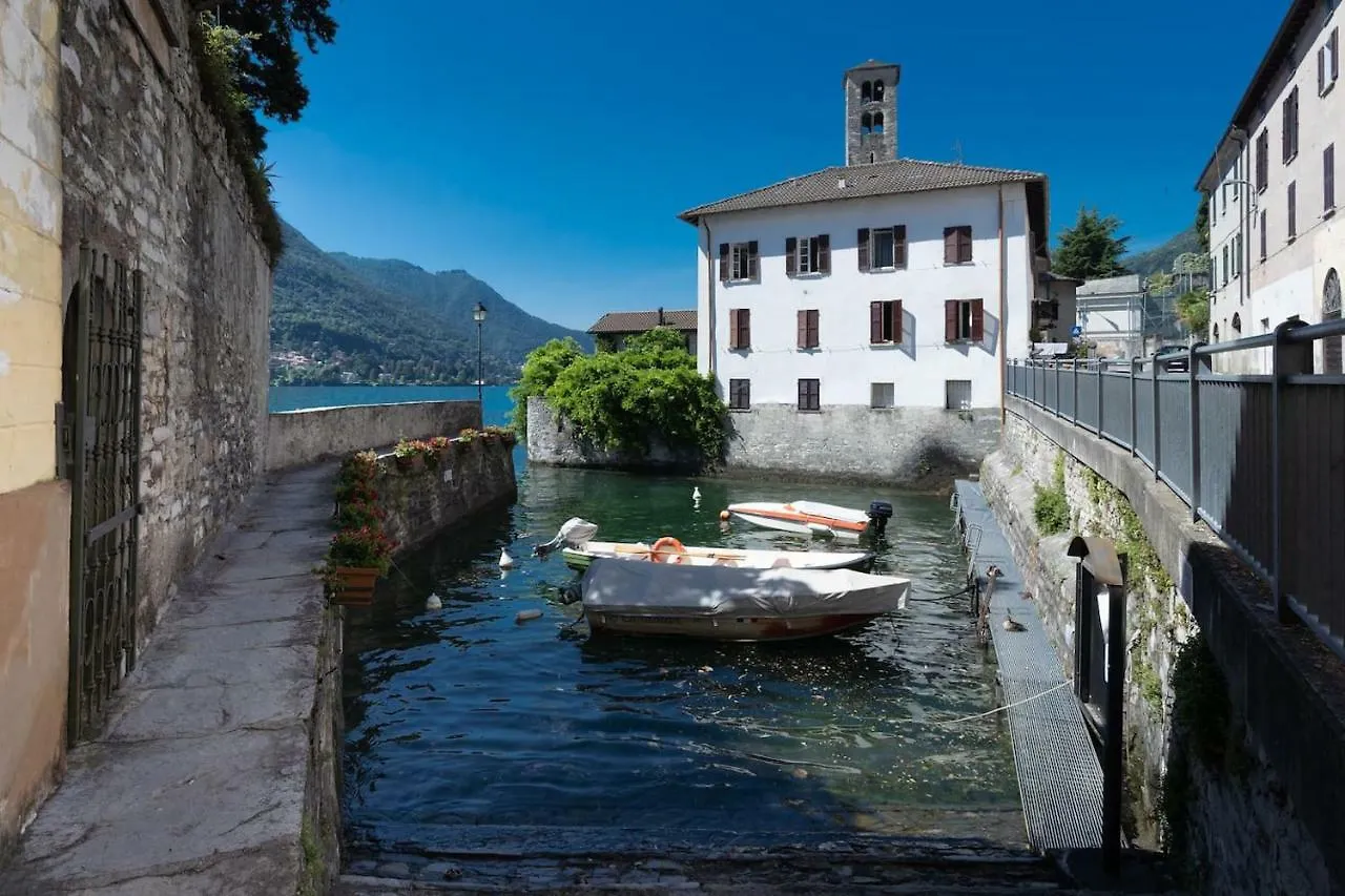 Romantic Pier By Rent All Como Carate Urio Italië